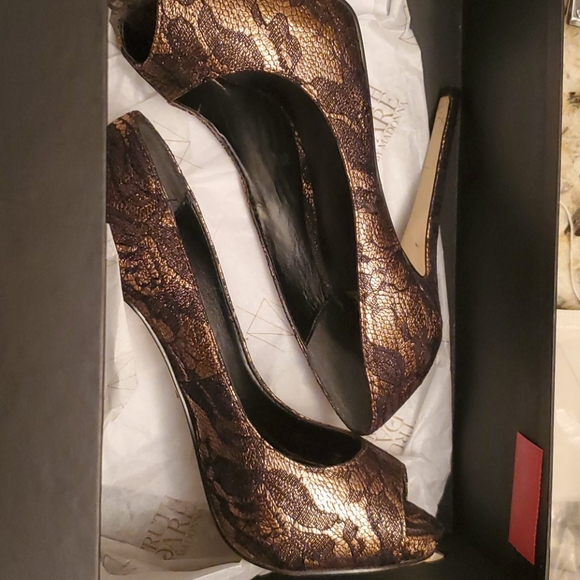 Shoes - Picture 2 of 2